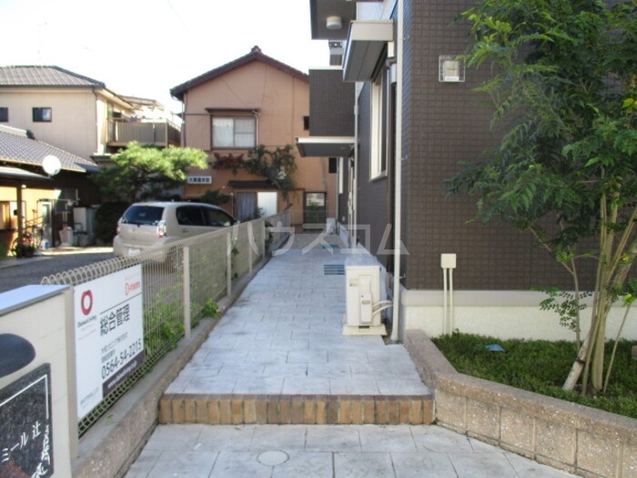 24/30 エントランス