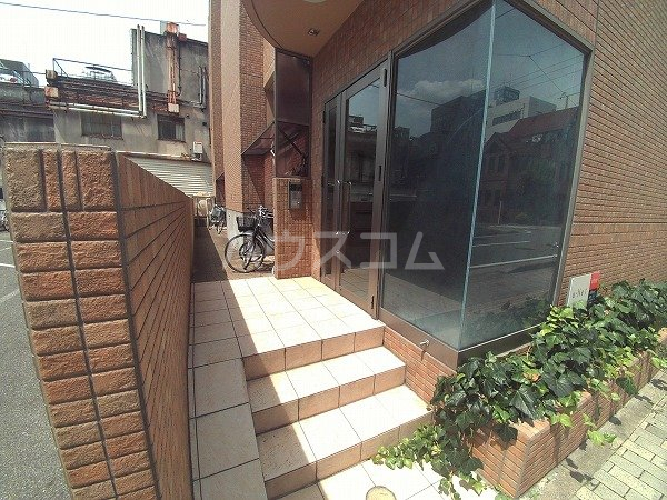 25/30 エントランス