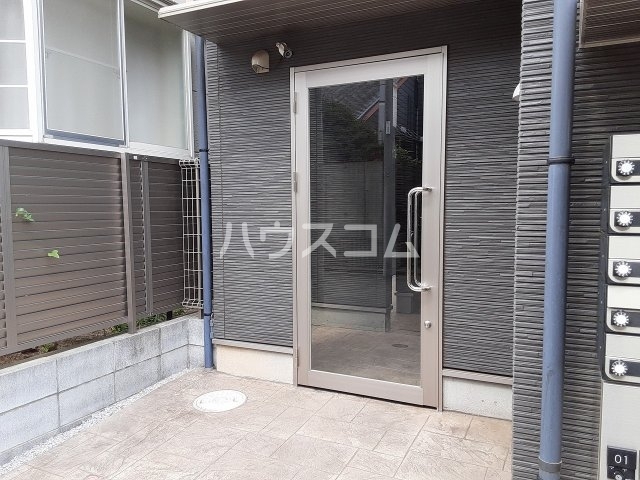 18/28 エントランス