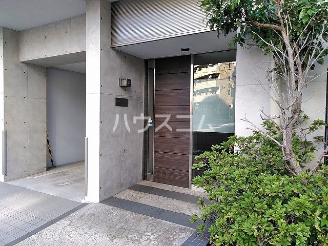 26/29 エントランス