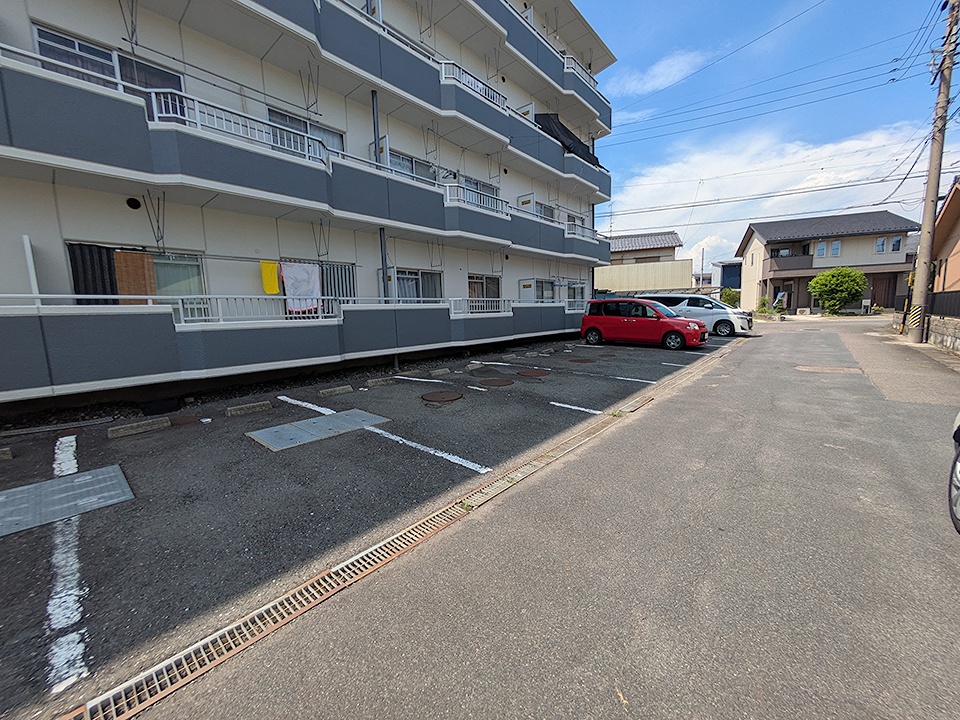 22/28 駐車場