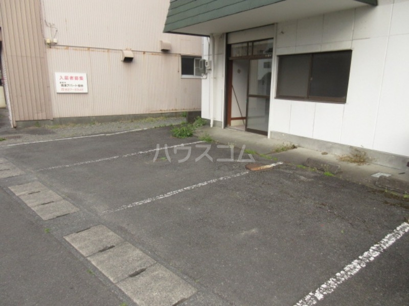 17/17 駐車場