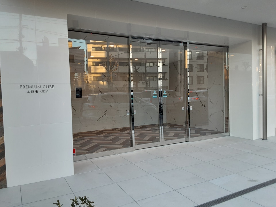 27/30 エントランス