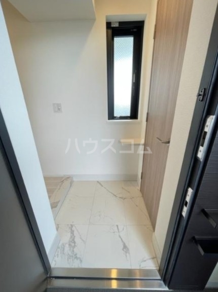 16/30 玄関