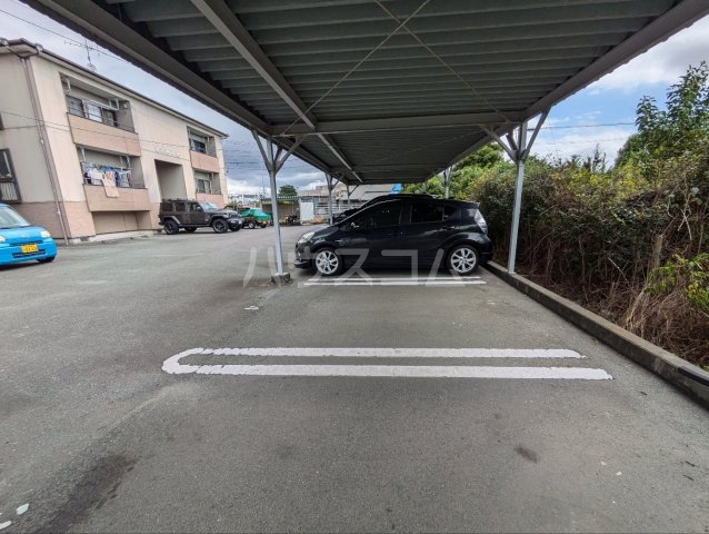 27/30 駐車場