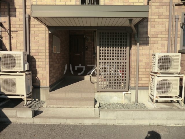 14/18 エントランス