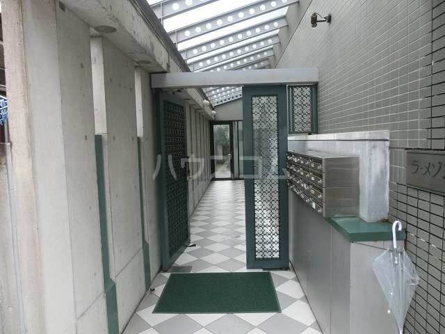 25/28 エントランス