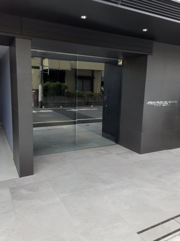 16/26 エントランス