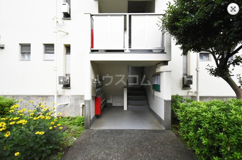 15/26 エントランス