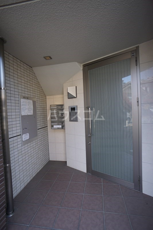 18/23 エントランス