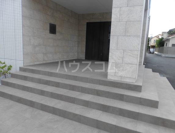 28/30 エントランス