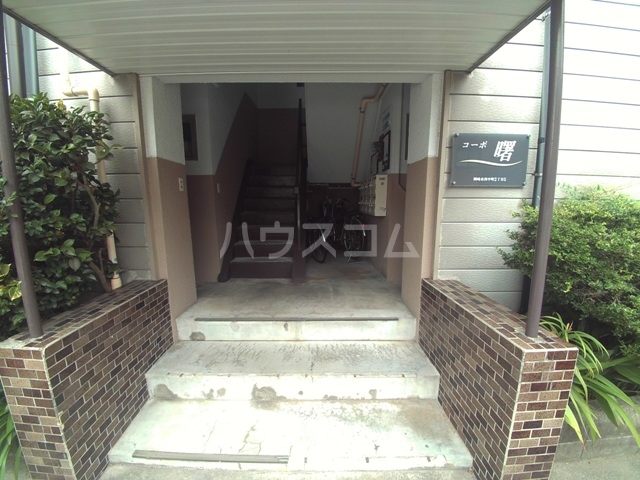 22/30 エントランス