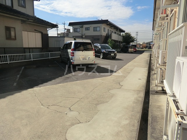 18/27 駐車場