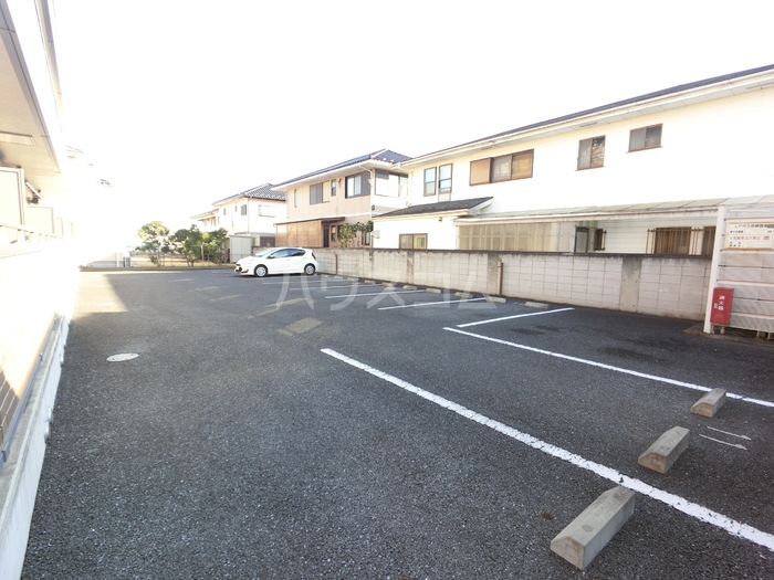 27/30 駐車場