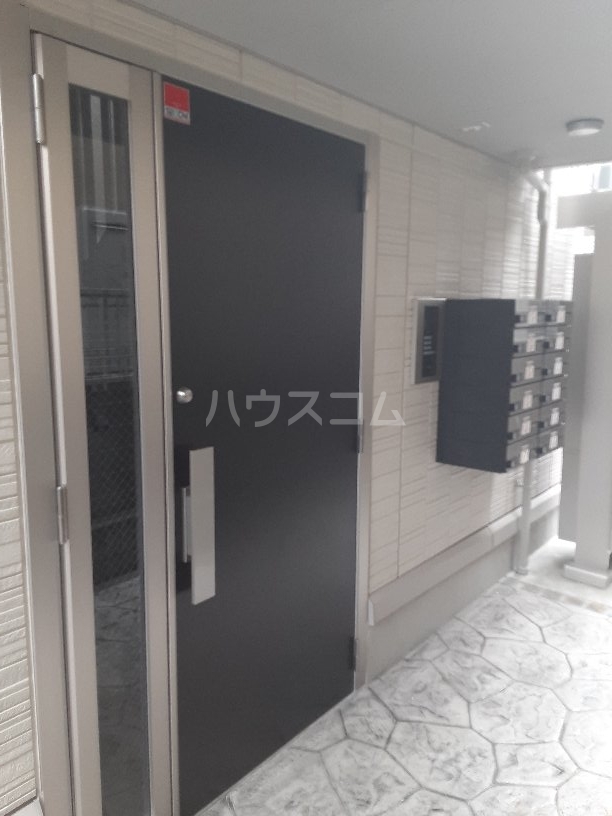 25/30 エントランス