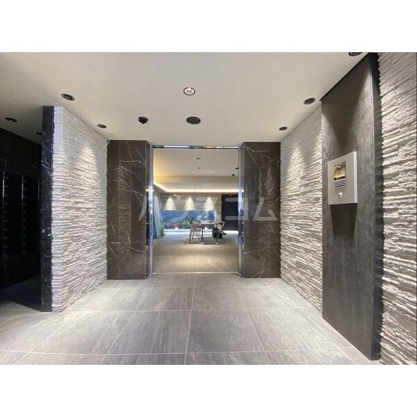 21/23 エントランス