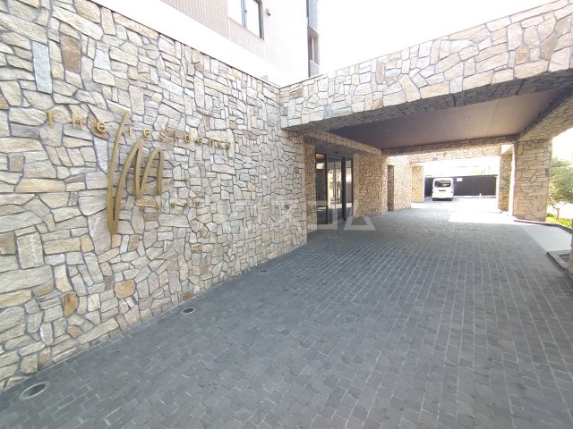 23/24 エントランス