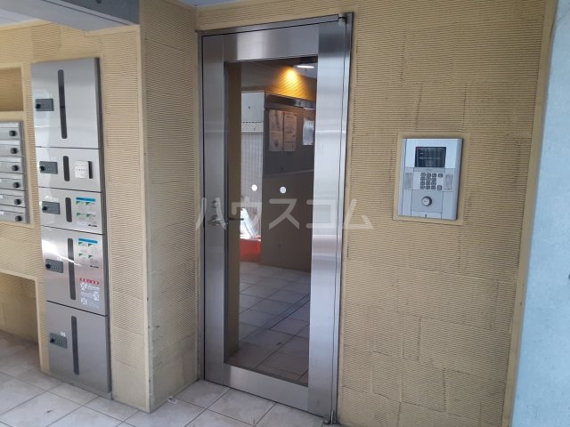 21/30 エントランス