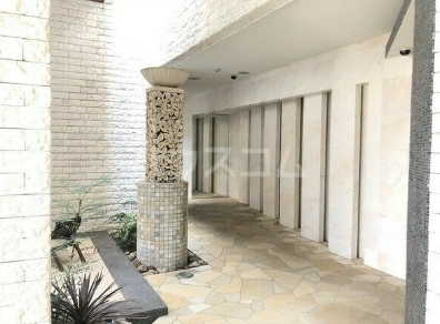 20/30 エントランス