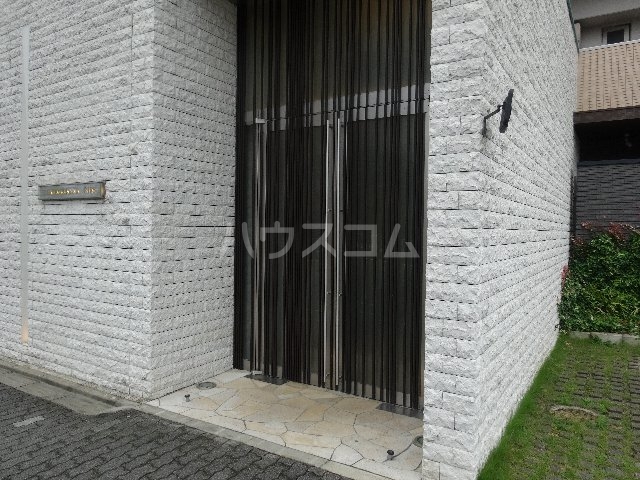 21/30 エントランス