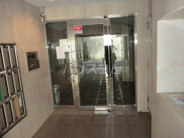 23/30 エントランス