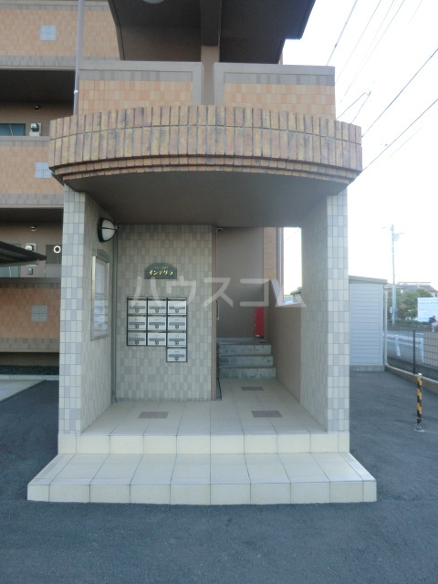 19/30 エントランス