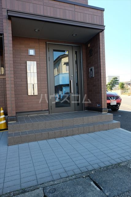 21/26 エントランス