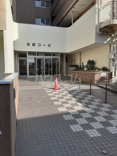 22/28 エントランス