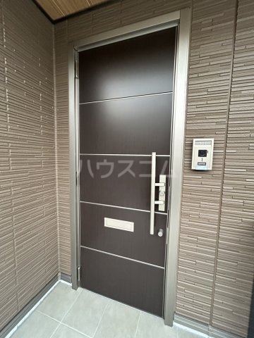 23/30 エントランス