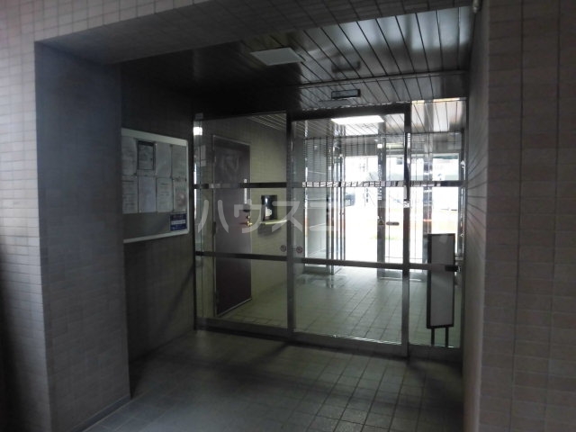 18/28 エントランス