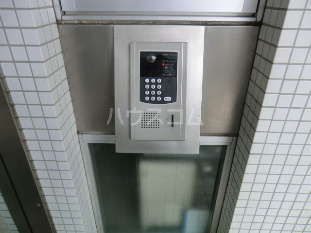 27/30 エントランス