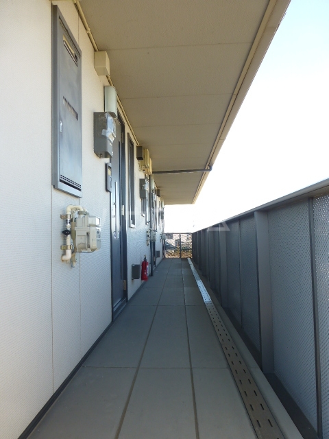 26/30 エントランス