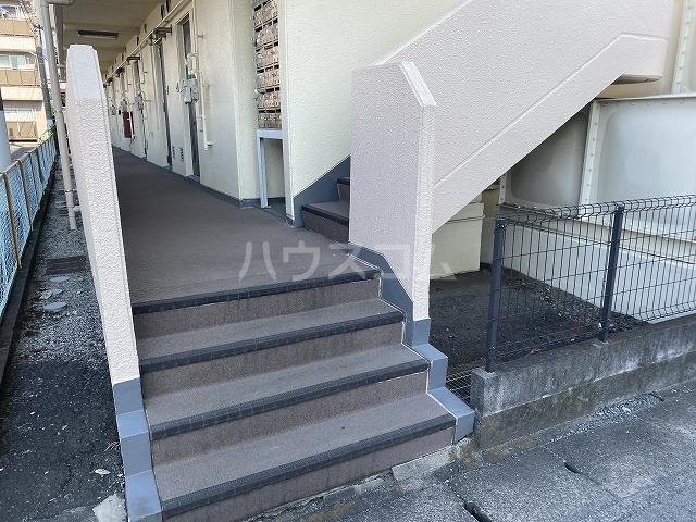 23/29 エントランス