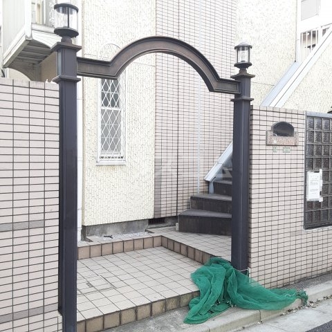 23/30 エントランス