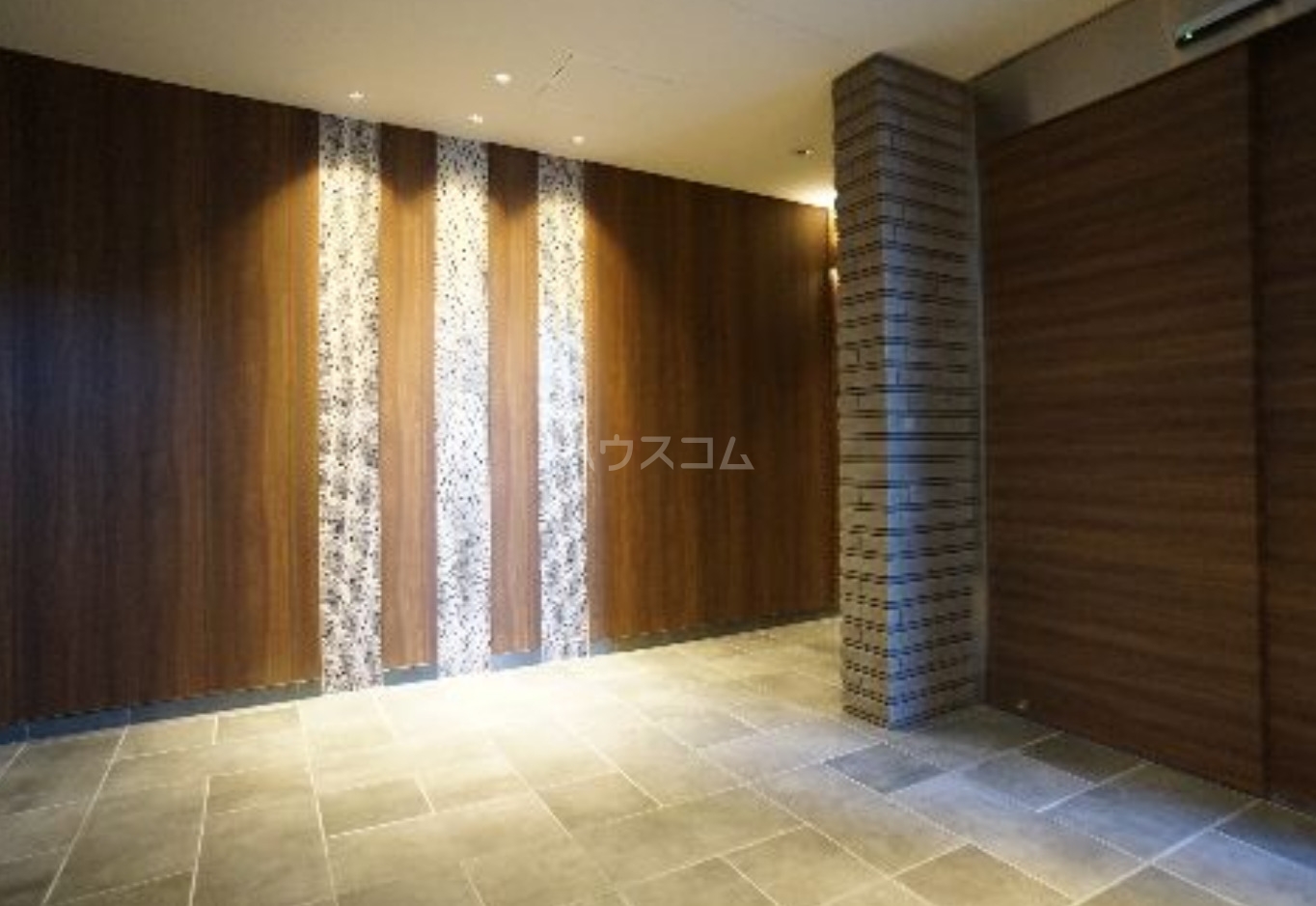 14/23 エントランス