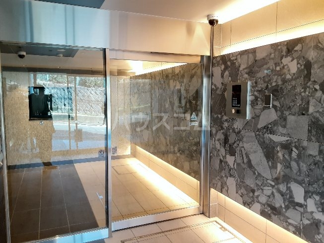 24/30 エントランス