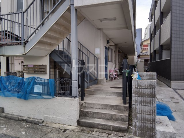 22/30 エントランス