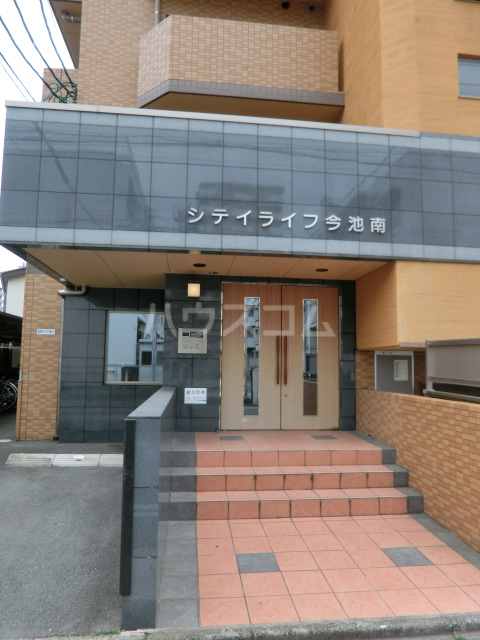 19/27 エントランス