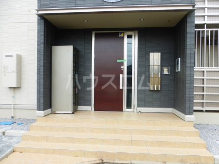 18/28 エントランス