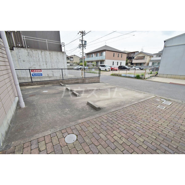 16/16 駐車場
