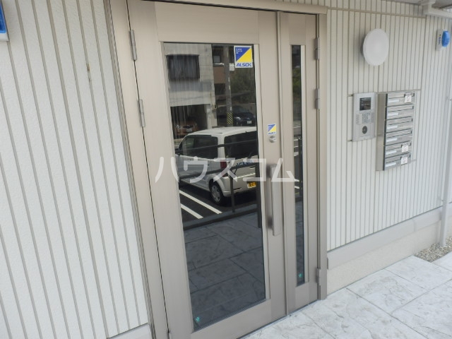 23/30 エントランス