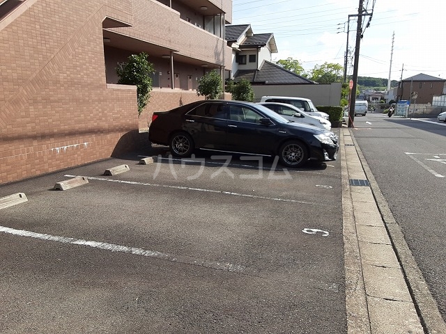 27/30 駐車場