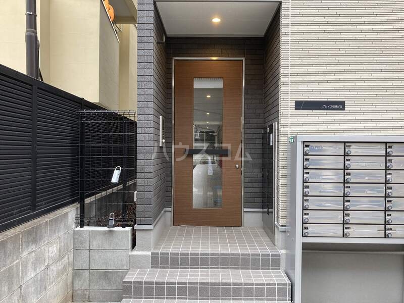 20/30 エントランス