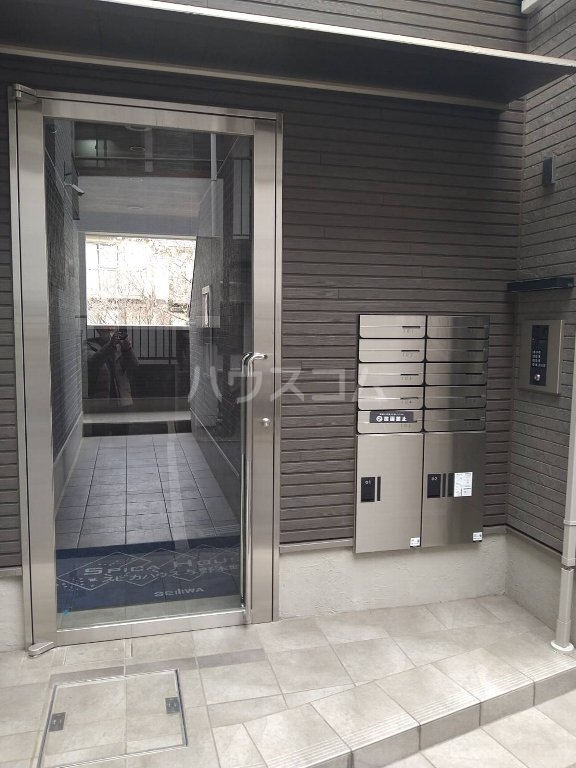 26/30 エントランス