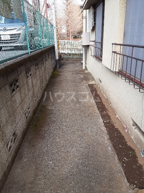 22/27 エントランス