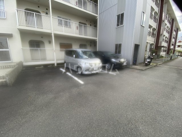 22/30 駐車場