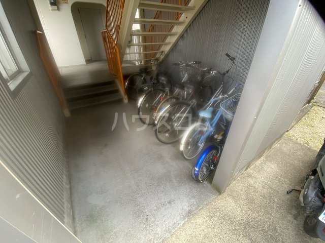 21/30 エントランス