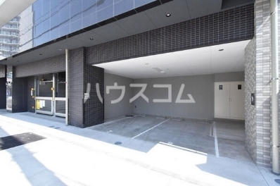 18/27 駐車場