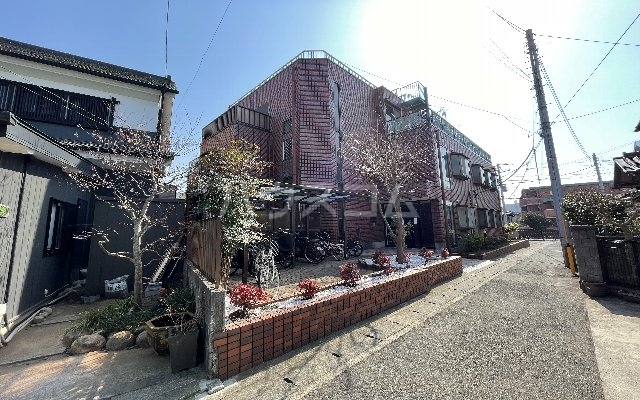 24/30 エントランス