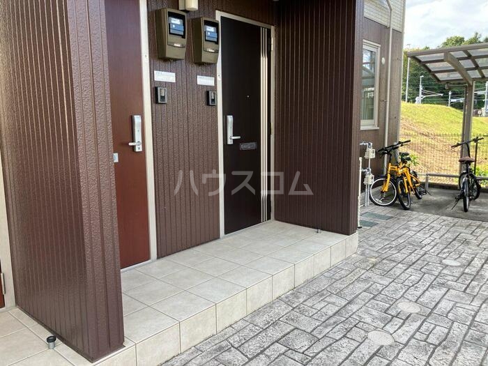 16/20 エントランス